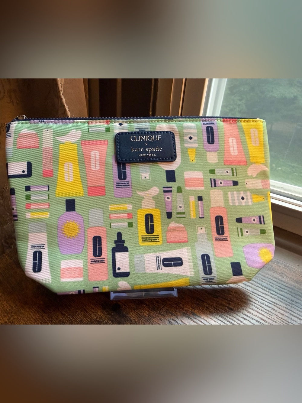 Clinique x Kate Spade Cosmetic Pouch - Pastel Green - Picture 1 of 4